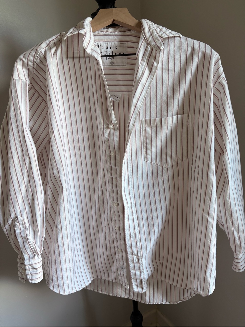 Frank & Eileen White Button-Down Shirt with Thin Red Stripes